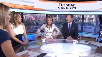Prabal Gurung Jupe Plissée Robe à fleurs portées par de Savannah Guthrie aujourd'Hui 16 avril 2019