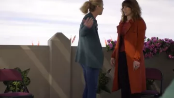 Forever 21 Trench porté par Judy Hale (Linda Cardellini) Mort pour Moi (S01E01)