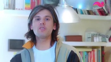 Le t-shirt blanc porté par OrelSan dans son clip Dis moi