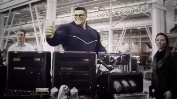 Le pull bleu porté par Bruce Banner / Hulk (Mark Ruffalo) dans Avengers : Endgame