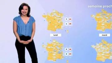 La Blouse nouée bleue de Anaïs Baydemir dans Météo 2 du 09/05/2019
