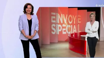 Jacket light blue collar shawl of Anaïs Baydemir in Weather 2 of the 07/05/2019