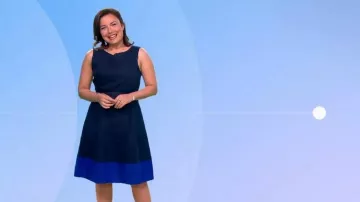 The navy Dress dancing in lin by Anaïs Baydemir in Weather 2 of the 04/05/2019