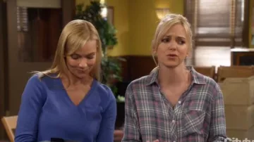 Camisa Rails Hunter en Agave Rose Blue usada por Christy (Anna Faris) en Mamá (S06E22)