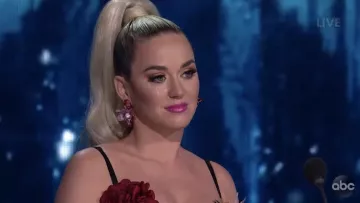 Lele Sadoughi Small Paper Lily Earrings in cherry worn by Katy Perry on American Idol 2019
