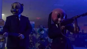 The mask of Cha-Cha (Mary J. Blige) in The Umbrella Academy (S01E07)