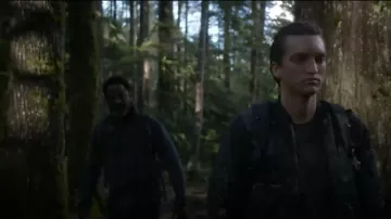 Alpha Industries de MA 1 Flight Jacket porté par John Murphy (Richard Harmon) dans Les 100 (S02E10)