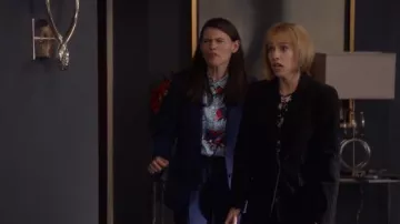 L'équipement Indispensable Chemise en Géométriques Bloom porté par Marjorie Palmiotti (Clea DuVall) dans Veep (S07E07)