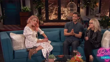 Doen Bijou Robe porté par Busy Philipps Occupé ce Soir 9 Mai 2019