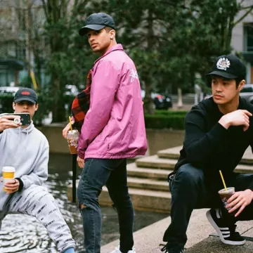 Sneakers black Adidas Originals Gazelle Ross Butler on the account Instagram @netflixfr