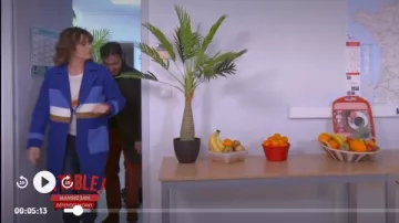 The blue coat with inserts Modetrotter worn by Faustine Bollaert in At the table ! Eat Healthy, Spend Less the 14.05.2019