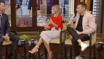 Ganni Polka Dot Blusa usada por Kelly Ripa en VIVO con Kelly y Ryan 13 de mayo de 2019