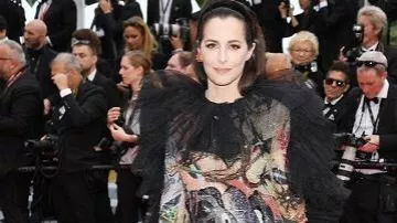 La robe Christian Dior portée par Amira Casar lors du festival de Cannes le 14 mai 2019