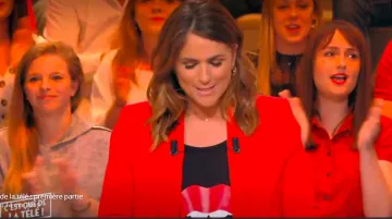 The t-shirt Naomi Valerie Bénaïm in It is that of the tv ! the 14.05.2019