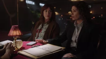 La blouse turquoise à fleurs Alice + Olivia de Mary Andrews (Molly Ringwald) dans Riverdale (S03E21)