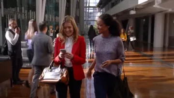 Blazer de lana Smythe Duchess usado por Sutton Brady (Meghann Fahy) en The Bold Type (S03E06)