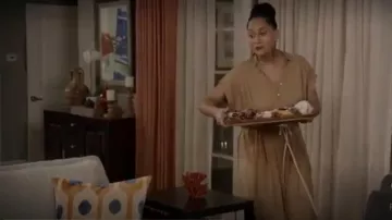 Zara Flowy Combinaison avec la Ceinture porté par arc-en-ciel Johnson (Tracee Ellis Ross) black-ish (S05E22)