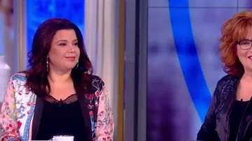 Alice + Olivia Koko Patchwork d'Impression Ouvert sur le Devant de la Veste portée par Ana Navarro sur Le point de Vue Peut 14,2019