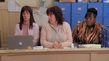 Apple MacBook Pro used by Lucy Kelson (Sandra Bullock) in Two Weeks Notice