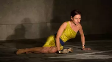 Le bracelet Isharya de Ilsa Faust (Rebecca Ferguson) dans Mission : Impossible - Rogue Nation