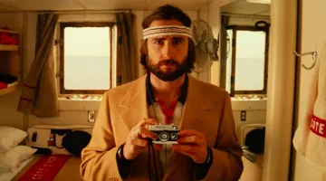The tennis polo Fila Richie Tenenbaum (Luke Wilson) in The Family Tenenbaum