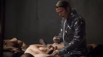 La tenue de protection de Mads Mikkelsen dans Hannibal