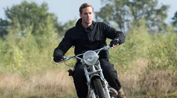La custom Métisse de Illya Kuryakin (Armie Hammer) dans The Man from U.N.C.L.E.