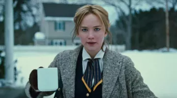 La bufanda Brooks Brothers de Jennifer Lawrence en Joy