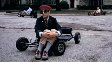 The striped tie (red and blue) of Max Fisher (Jason Schwartzman) in Rushmore