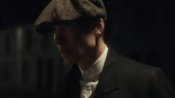 La chemise années 20 de Thomas Shelby (Cillian Murphy) dans Peaky Blinders S01E05