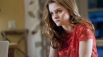 The t-shirt of Kerris Dorsey in Ray Donovan
