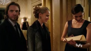 Manteau imprimé d'Amanda Schull dans 12 Monkeys