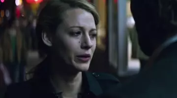 Le trench coat Burberry de Adaline Bowman / Jenny Larson (Blake Lively) dans le film The Age of Adaline