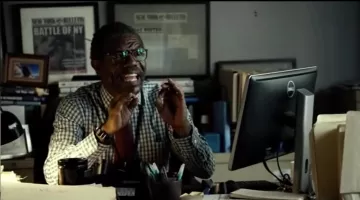 The screen Dell on the desktop of Ben Urich in Daredevil