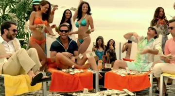 The sunglasses of Chris Pine in How to kill his boss 2