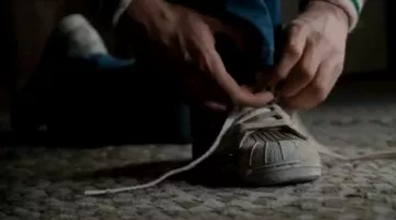 Les chaussures Adidas Originals Superstar portées par Scott Pilgrim (Michael Cera) dans le film Scott Pilgrim