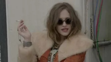 Gafas de sol redondas de Darlene (Carly Chaikin) en Mr Robot (S01E01)