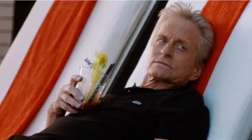 The polo black Lacoste Billy Gherson (Michael Douglas) in Last Vegas