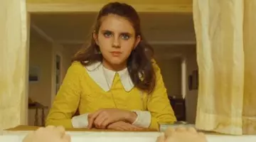 La robe jaune "Peter Pan" de Suzy Bishop dans Moonrise Kingdom