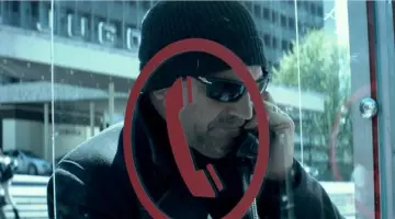 Les lunettes de soleil Persol de Ethan Renner (Kevin Costner) dans 3 days to kill