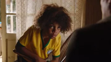 Maillot de foot de l'équipe du Brésil dans Une Famille A Louer