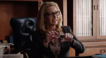 El collar de Lisa Kudrow en Nuestros peores vecinos