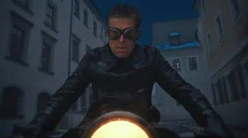 La motocicleta BMW R-12 de Jopling (Willem Dafoe) en the Grand Budapest Hotel