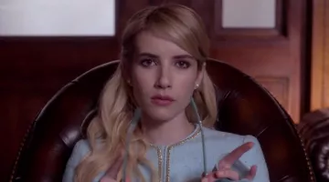 Pendientes Baublebar de Chanel Oberlin (Emma Roberts) en Scream Queens (S01E01)