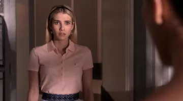 The polo rose-Tommy Hilfiger Chanel Oberlin (Emma Roberts) in Scream Queens S01E01