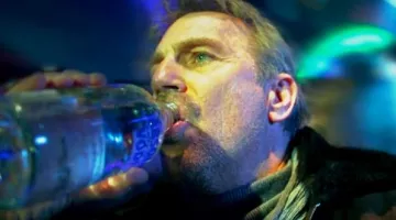 La bouteille d'Absolut Vodka de Ethan Renner (Kevin Costner) dans 3 Days to Kill