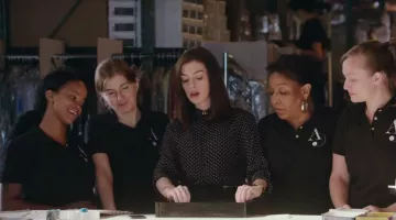 The Cartier watch of Jules Ostin (Anne Hathaway) in The new intern