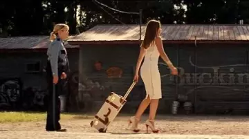 The suitcase Steamline Danielle Riva (Sofía Vergara) in Hot Pursuit