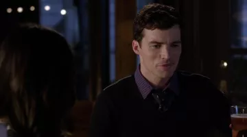 The black-tie of Ezra Fitz (Ian Harding) on Pretty Little Liars