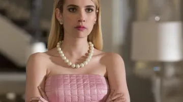 La brassière Lashes of London de Emma Roberts dans Scream Queens